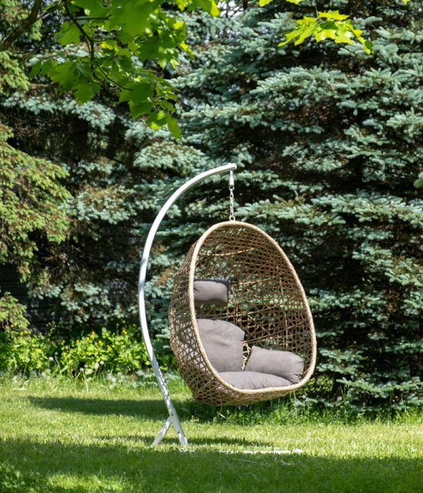 цвет соломенный с серо-коричневой подушкой