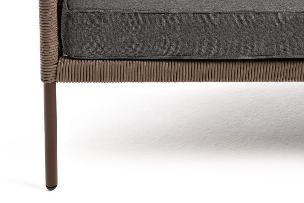 "Канны" диван 3-местный плетеный из роупа, каркас алюминий коричневый (RAL8016) муар, роуп коричневый круглый, ткань темно-серая 027 — изображение 5