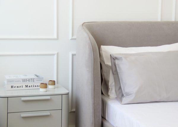 Кровать двуспальная Classic 180 см (серый, велюр) — изображение 4