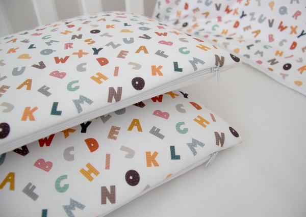 Мягкие бортики для кроватки KIDI soft "Разноцветные буквы" (сатин) — изображение 4