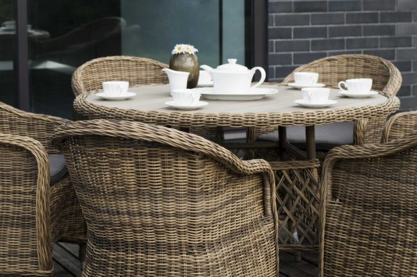 "Равенна" плетеное кресло из искусственного ротанга, цвет соломенный с серо-коричневой подушкой — изображение 5