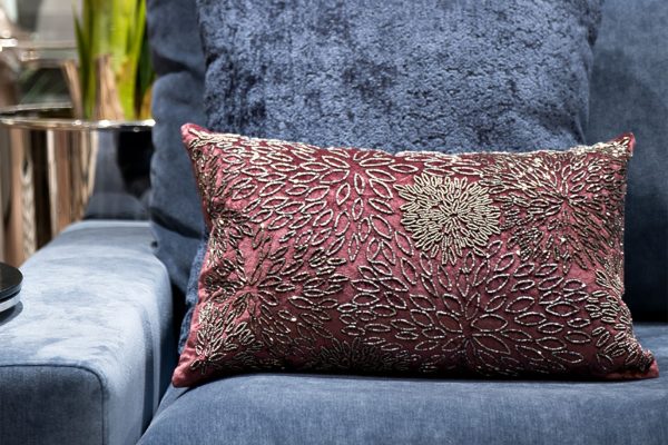 70SW-11120 Подушка с вышивкой "Огни" бордовая 30*50см — изображение 2