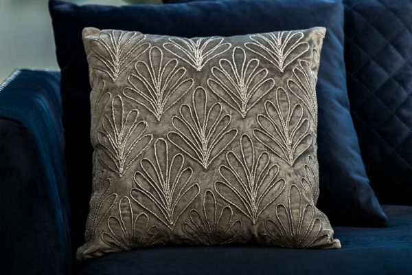 70SW-12131 Подушка с вышивкой "Акация" сереб.45*45см — изображение 2