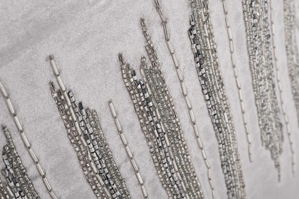 70SW-26109 Подушка с бисером "Линии" серебр. 45*45см — изображение 2