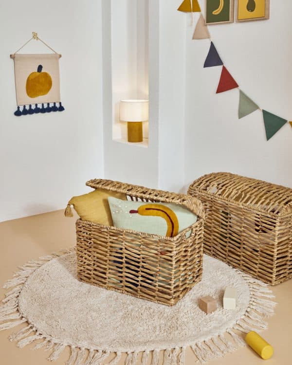 Гобелен Amarantha из 100% хлопка с желтым яблоком и синими кисточками белого цвета 30 x 30 см — изображение 2