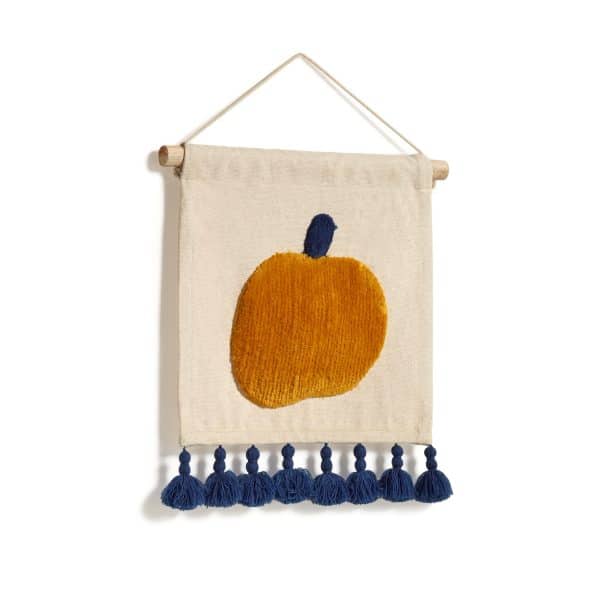 Гобелен Amarantha из 100% хлопка с желтым яблоком и синими кисточками белого цвета 30 x 30 см — изображение 4