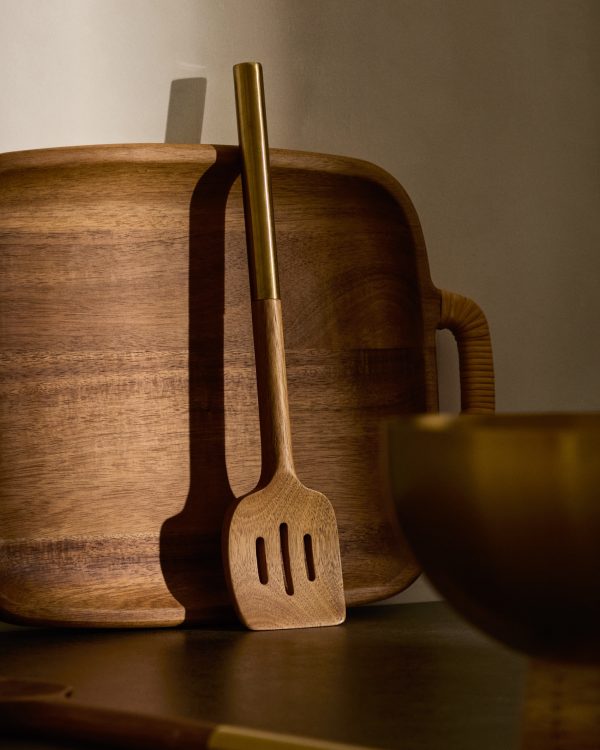 изготовленная из 100% древесины акации FSC