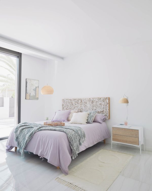 Nacha Чехол для подушки из хлопка и льна сиреневого цвета 45 x 45 см — изображение 2