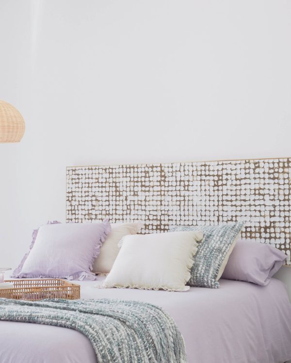 Nacha Чехол для подушки из хлопка и льна сиреневого цвета 45 x 45 см — изображение 3