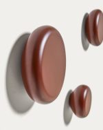 Nadue Набор из 3 настенных крючков из массива бука с темно-бордовой отделкой — изображение 4