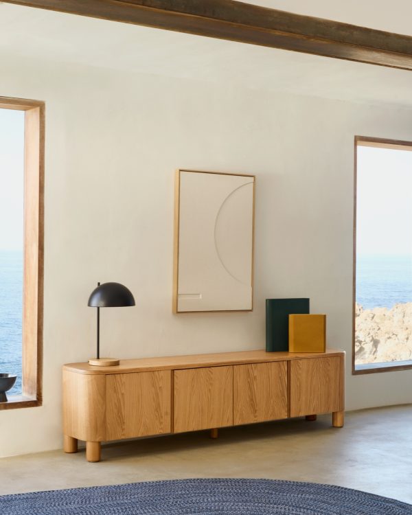 окрашенная в черный цвет.