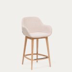 Полубарный стул Konna бежевого цвета с ножками из массива ясеня в светлой отделке
