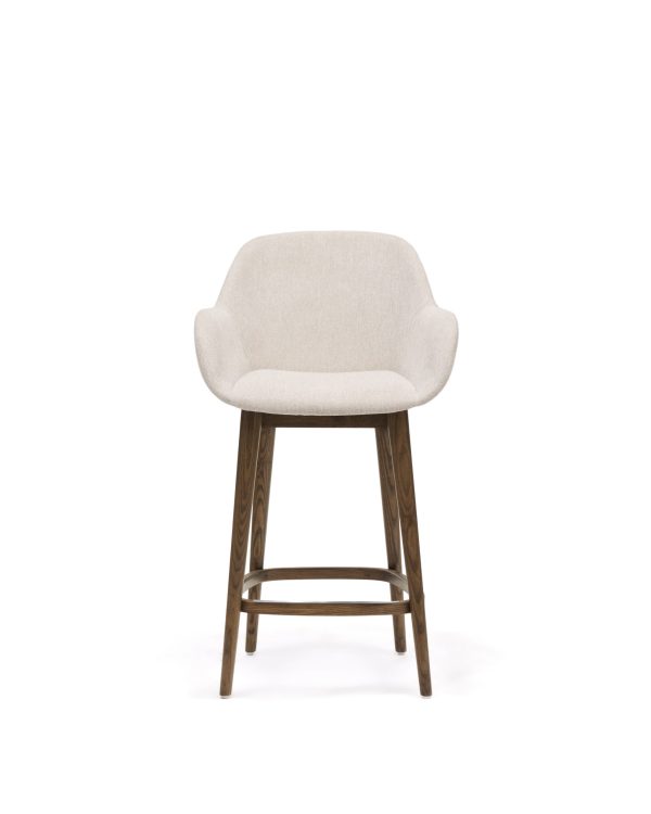 Полубарный стул Konna бежевого цвета с ножками из массива ясеня в темной отделке, 65 см — изображение 4