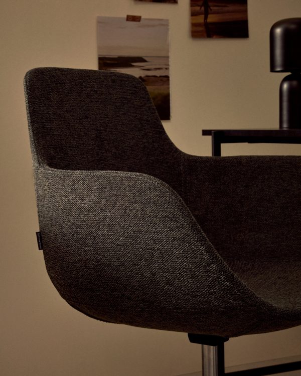 Рабочее кресло Tissiana темно-серого цвета, алюминиевые ножки с черной матовой отделкой — изображение 3