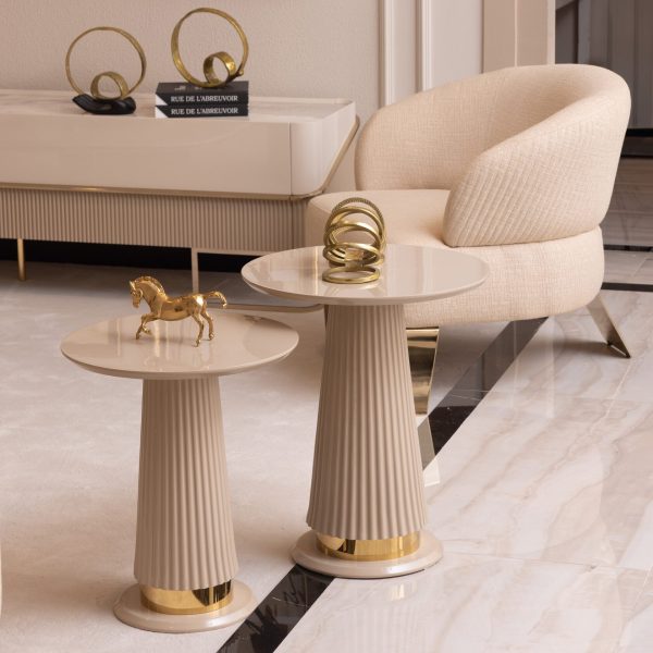 в комплекте 2 столика