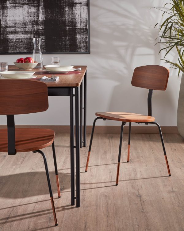 Стул Okay из черного металла и дерева ореха — изображение 3