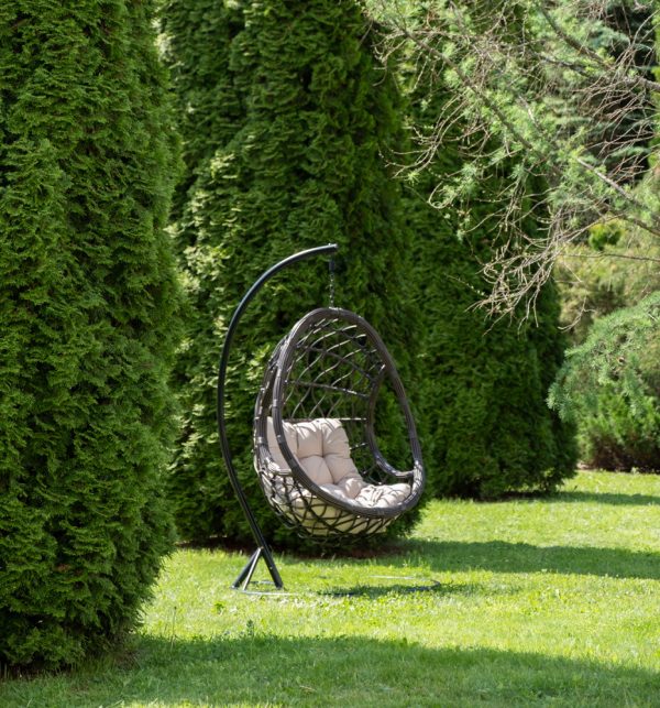 "Венеция" подвесное кресло-кокон из искусственного ротанга, цвет соломенный с бежевой подушкой — изображение 4