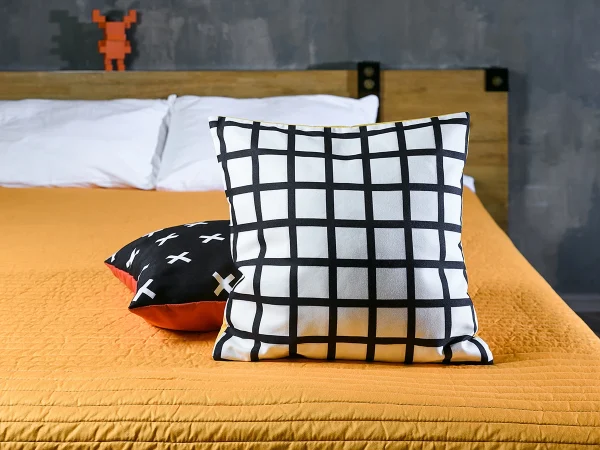 Декоративная подушка Memphis желтый, черный — изображение 5