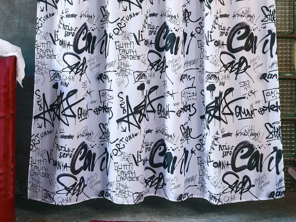 Коврик Graffity для ванной комнаты красный, черный — изображение 3