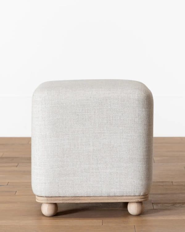 Бежевый пуф “Ари”