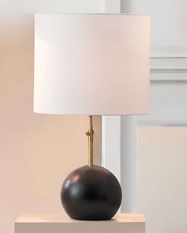 Чёрная настольная лампа “Тулон” — изображение 2