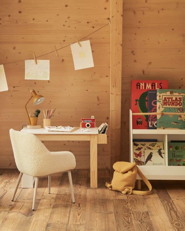 Konna Детский стул из белой ткани букле с бежевыми стальными ножками — изображение 2