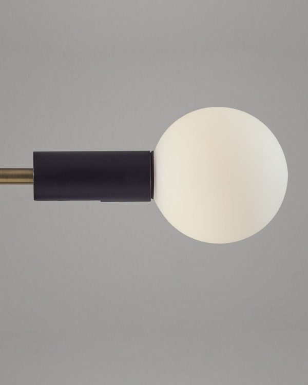 Настольная лампа “Ньют” с беспроводной зарядкой — изображение 3