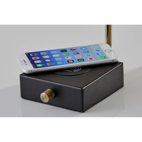 Настольная лампа “Ньют” с беспроводной зарядкой — изображение 4