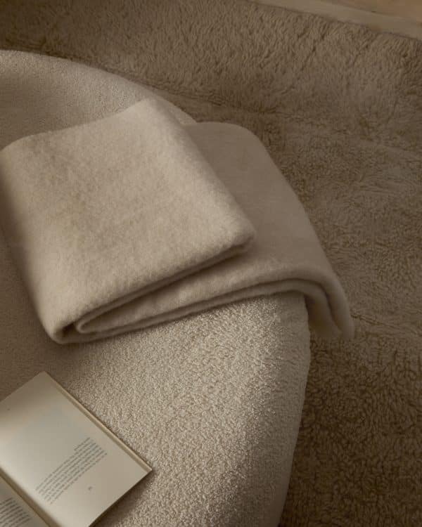 Hura Плед из шерсти цвета экрю с оборками 170 х 130 см — изображение 3