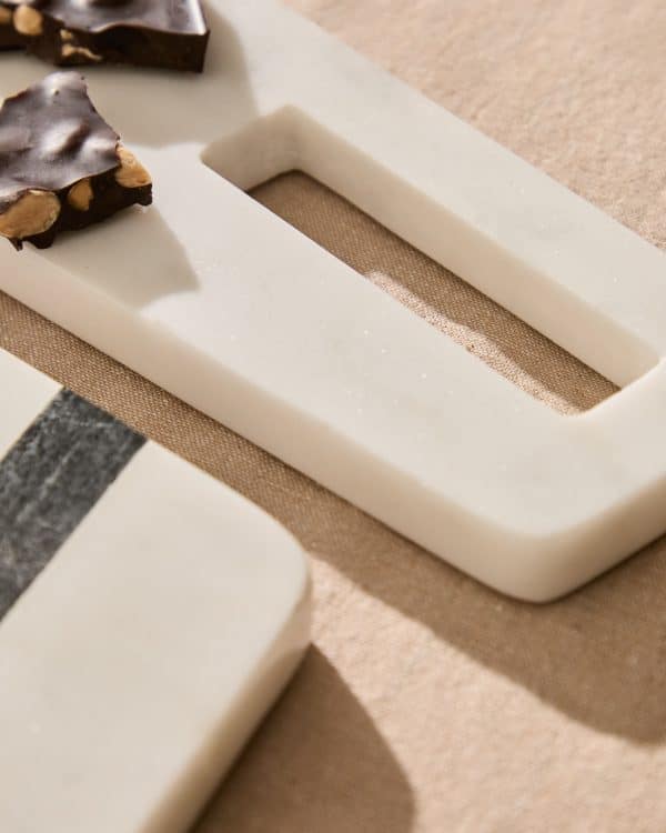 Cервировочная доска Nira из черно-белого мрамора — изображение 3