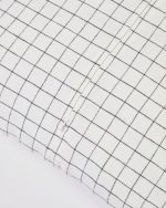 Чехол для подушки Maialen из 100% льна с белыми квадратами и черной сеткой 45 x 45 см — изображение 3