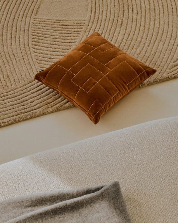 Чехол для подушки Prila из бархатного хлопка терракотового цвета с вышивкой 45 x 45 см — изображение 2