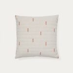 Чехол на подушку Blaina из белого льна с красной вышивкой 45 x 45 см