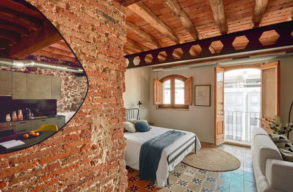 Диван 3 местный Compo с подносом бежевый — изображение 2