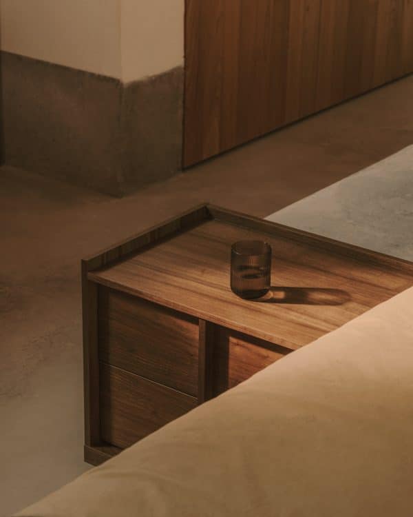 Прикроватная тумбочка Onix 2 ящика шпон ореха в темной отделке 60 x 59 см — изображение 3