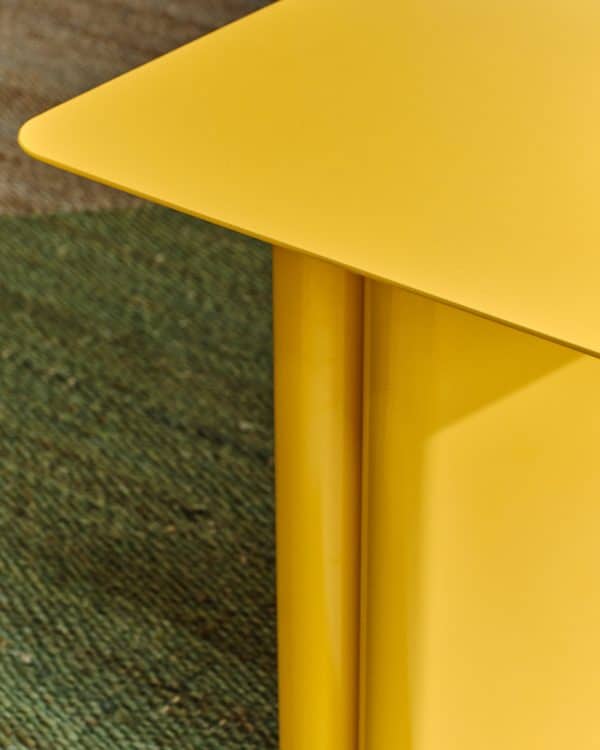 Столик Arvin из железа желтого цвета 42 x 42 см — изображение 3