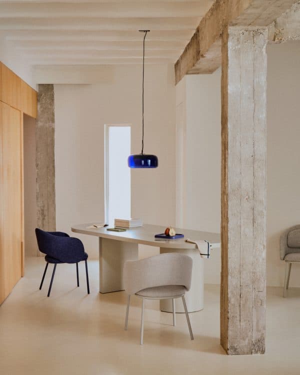 Стул Maina из плотной синей шенилловой ткани и стальными ножками с синей отделкой — изображение 2