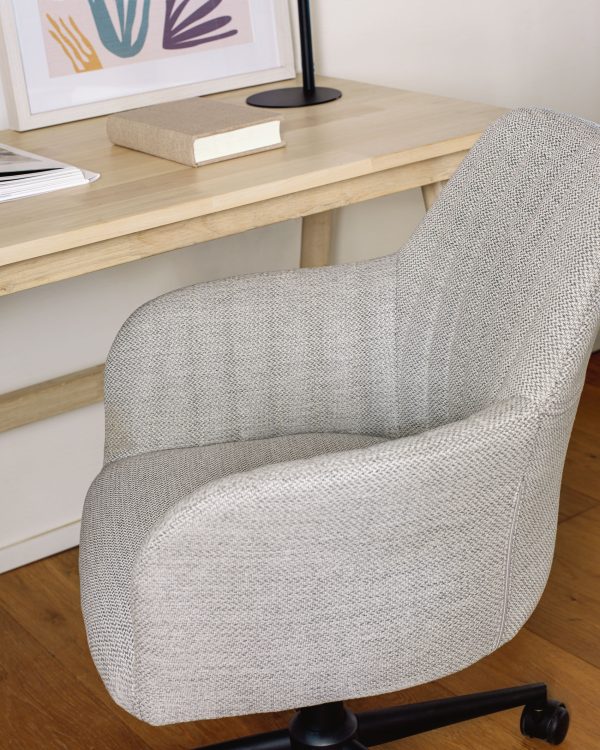 Офисный стул Madina светло-серый — изображение 3