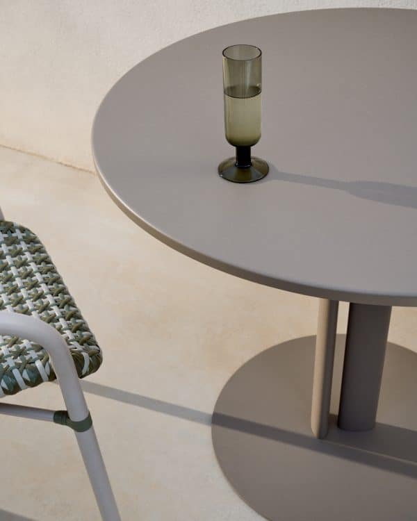 Уличный стол Sedalis из стали со столешницей из серо-коричневого алюминия Ø80 см — изображение 3