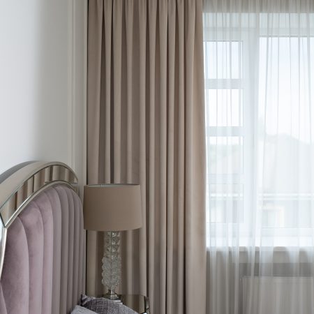 121GD-00019  Портьера Silkу 5 бежевая на подкладке 275*260