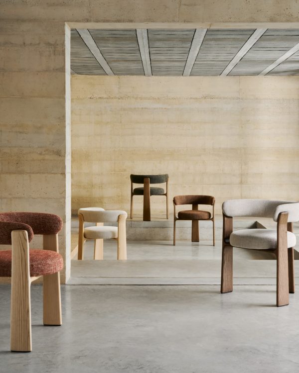 Granite Стул на 3 ножках из коричневого шенилла и массива ясеня в отделке орех — изображение 3