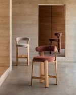 Барный стул Granite из бежевой синели и ясеня с отделкой орех 75 см — изображение 3