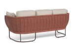 "Фиджи" диван 3-местный плетеный из роупа, каркас алюминий коричневый (RAL8016) муар, роуп красный (8372) круглый tex, ткань Mossle бежевая — изображение 5