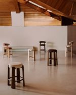 Granite Барный табурет из бежевого шенилла и массива ясеня в натуральной отделке 75 см — изображение 4