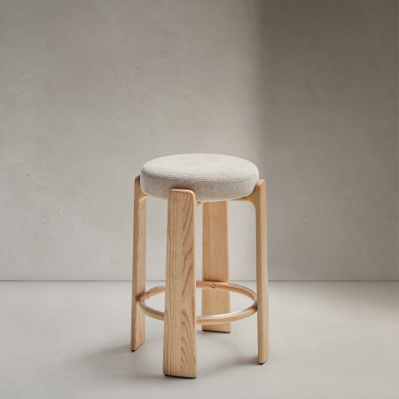 Granite Барный табурет из бежевого шенилла и массива ясеня в натуральной отделке 75 см