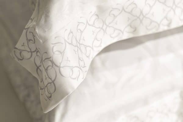 180JOD-18028 Комплект наволочек Ирисы тенсель 70*70 (2шт) — изображение 3