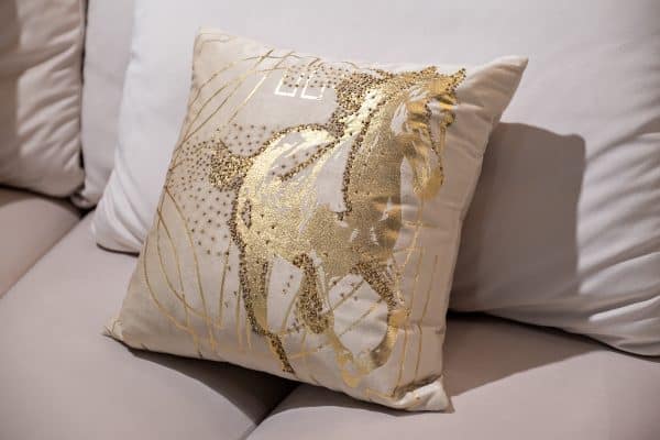 70SW-38059 Подушка с бисером, стеклярусом и вышивкой "Голден Спирит" беж 45*45 — изображение 3