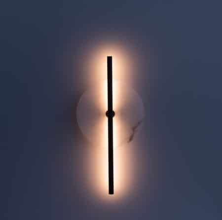 Бра Point черный металл с диском из белого мрамора