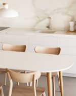 Oqui Раздвижной стол с белой столешницей и ножками из массива бука 90 (170) x 90 см — изображение 3