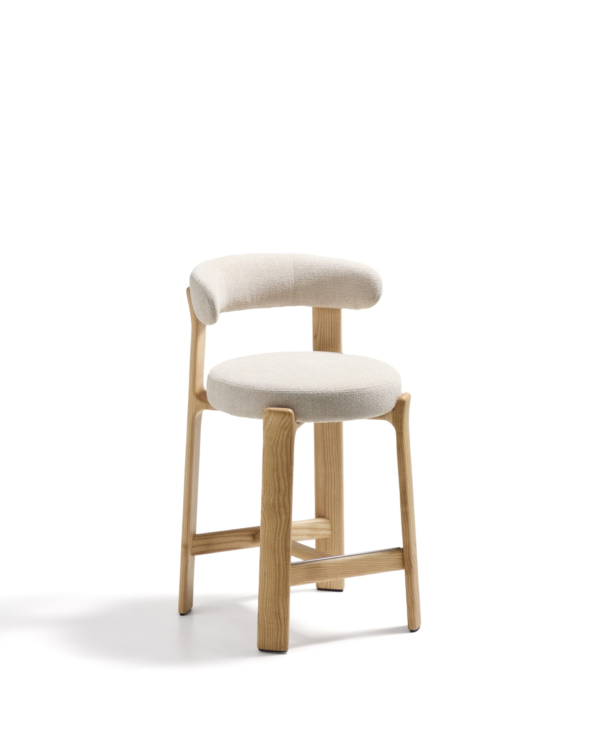 Полубарный стул Granite из бежевого шенилла и ясеня с натуральной отделкой 65 см Полубарный стул Granite из бежевого шенилла и ясеня с натуральной отделкой 65 см